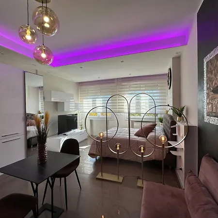 Luxury Apartment *